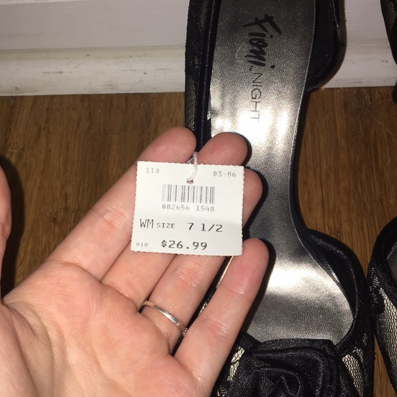 Fioni Night Black Lace Heels size 7.5 - Picture 3 of 3